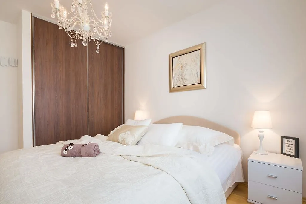 Art Of Split Apartment
