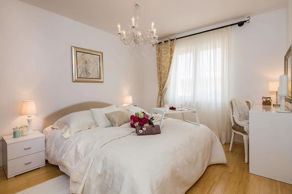 Art Of Split Apartment